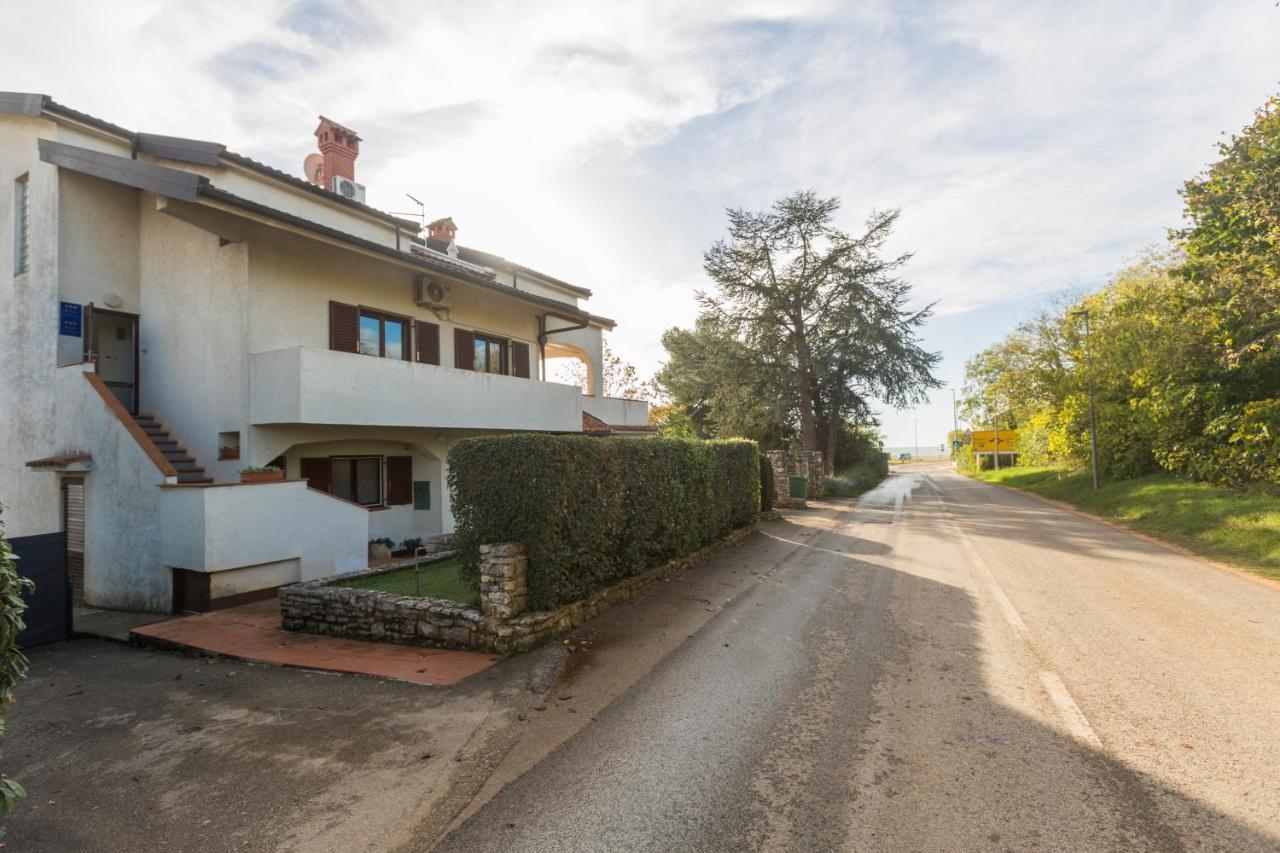 Apartments With A Parking Space Karigador, Novigrad - 2534 Bagian luar foto