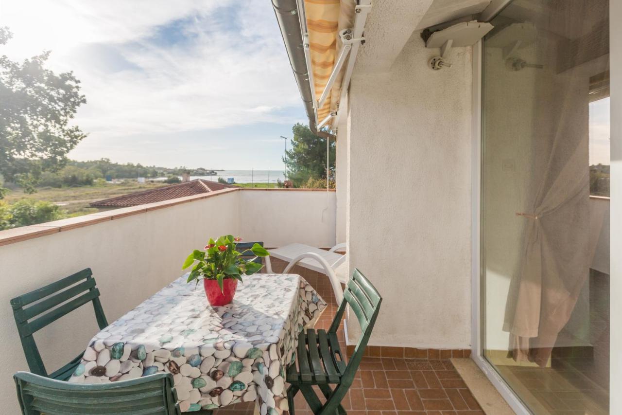 Apartments With A Parking Space Karigador, Novigrad - 2534 Bagian luar foto